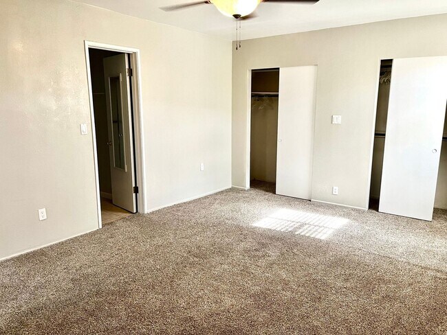 Building Photo - 4 Bedroom Single Family Home in Phoenix