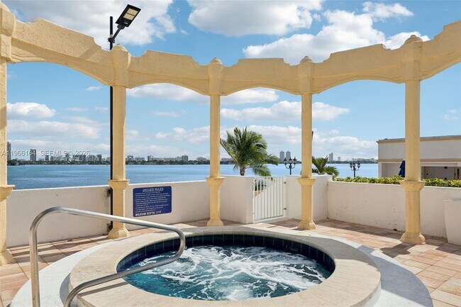 Building Photo - 7601 E Treasure Dr