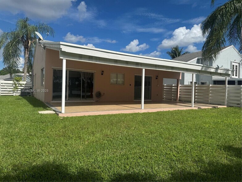 Building Photo - 14570 SW 145th Pl