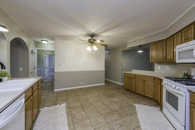 Building Photo - 8929 42 Ct