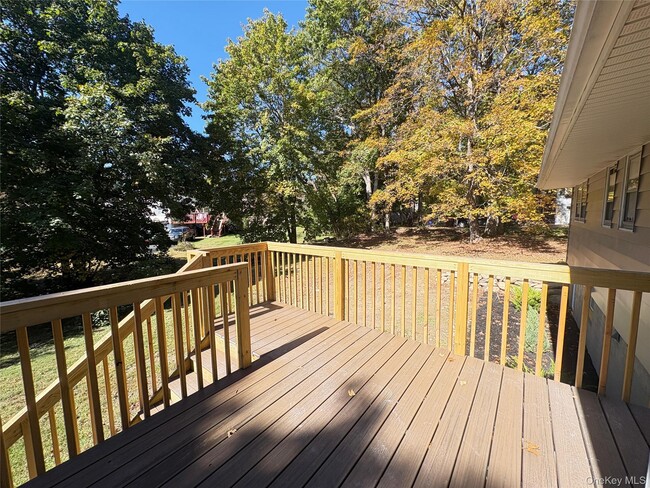 Building Photo - 27 Floral Dr