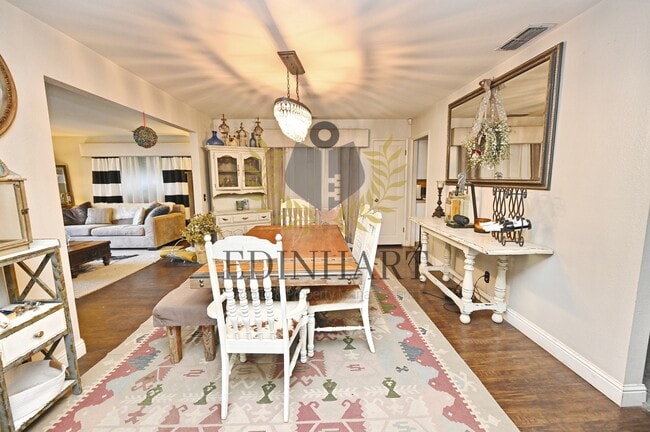 Building Photo - 360 E Terrace Ave