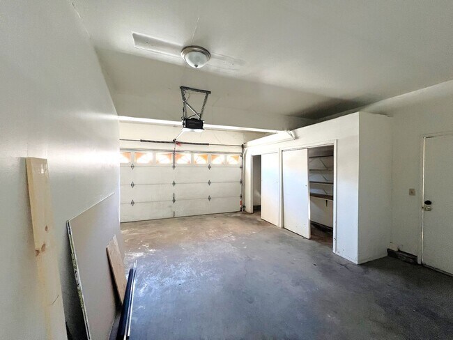 Building Photo - Spacious 4-Bedroom Home with Large Backyard in Moreno Valley