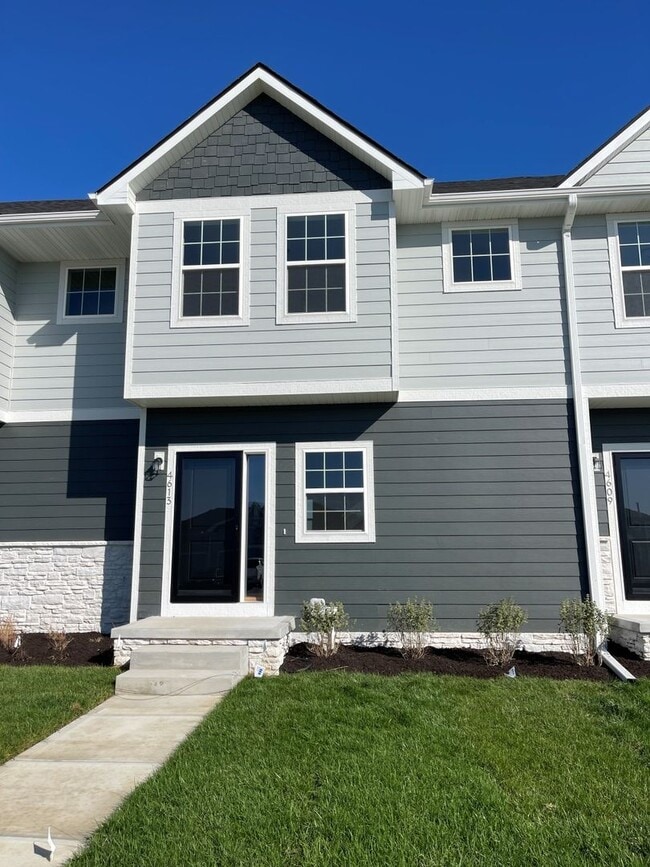 Primary Photo - Townhome for Rent in Papillion