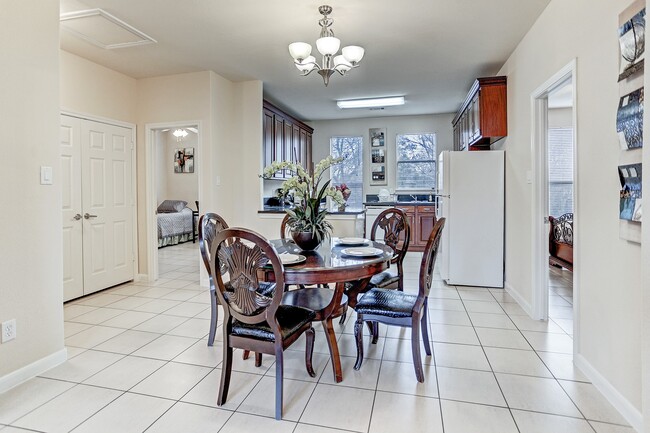 Building Photo - 2088 Laverne St