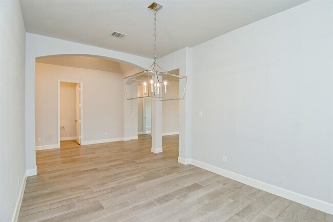 Building Photo - 12830 Spiegel St