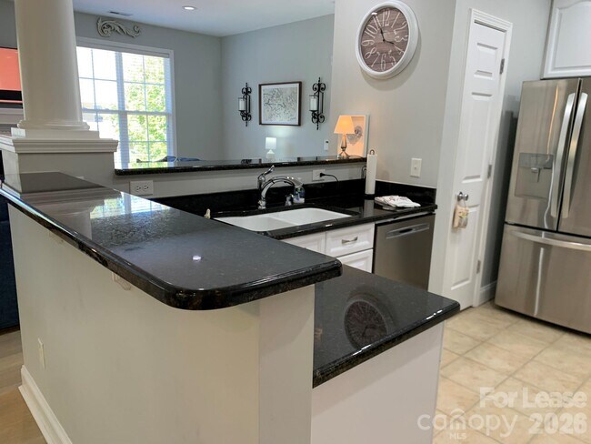 Building Photo - 9033 Rosalyn Glen Rd