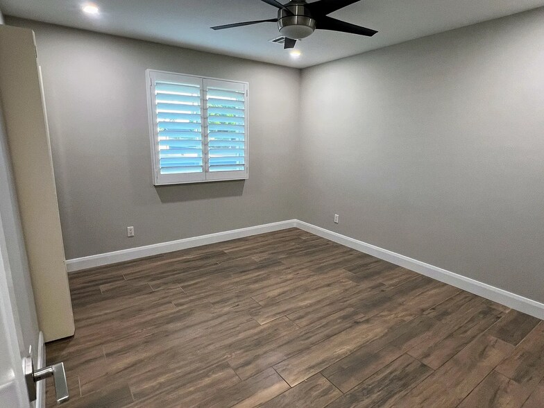 Building Photo - 2508 E Loyola Dr