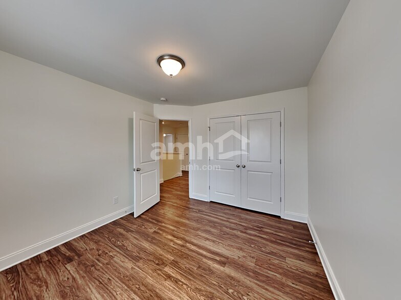 Building Photo - 1349 Lomond Dr