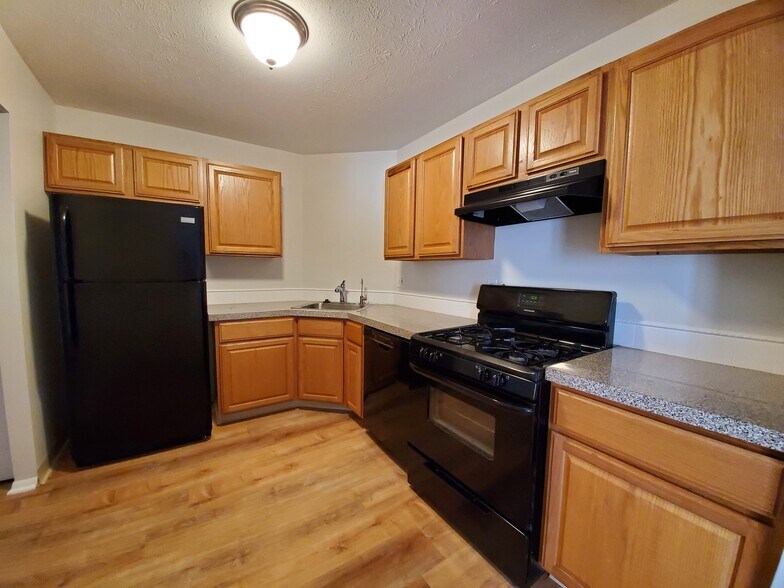 Building Photo - 3675 Clague Rd
