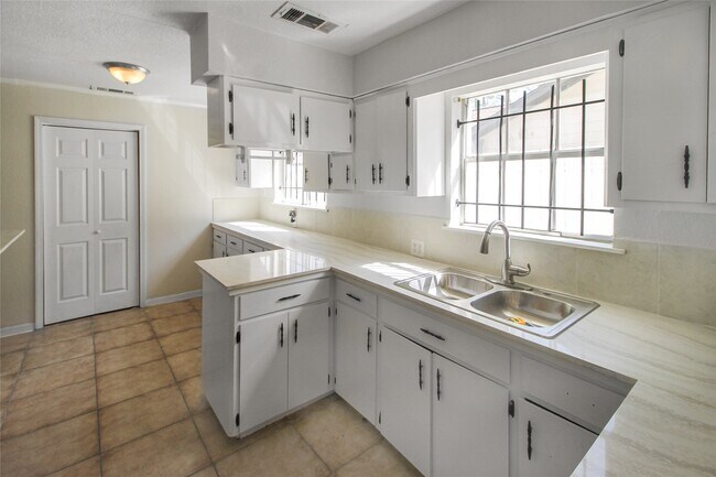 Building Photo - 10322 Nold Dr