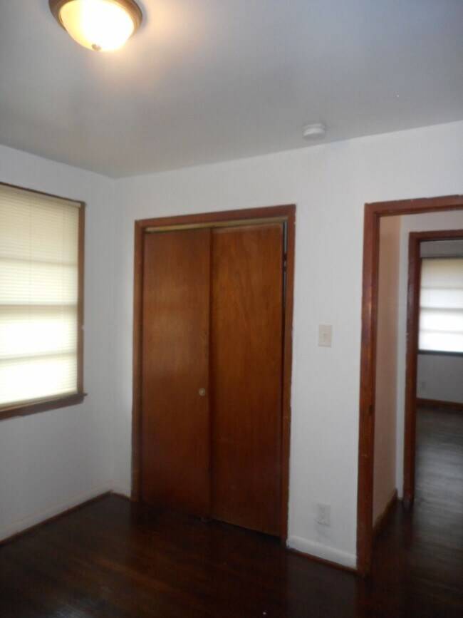 Building Photo - 3 Bedroom 1 Bath Downtown Augusta