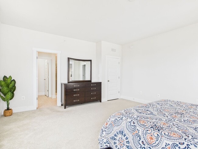 Building Photo - 6 Flatwater Row