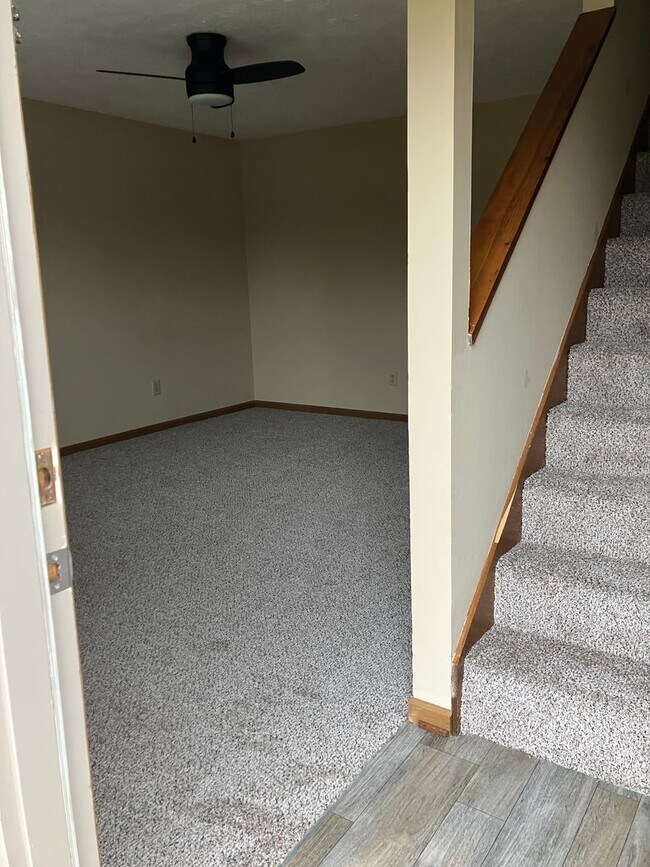 Building Photo - 2 Bedroom and 1.5 Bath Townhome - Troy, Ohio!!