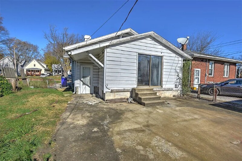 Building Photo - 2135 E Prairie Ave