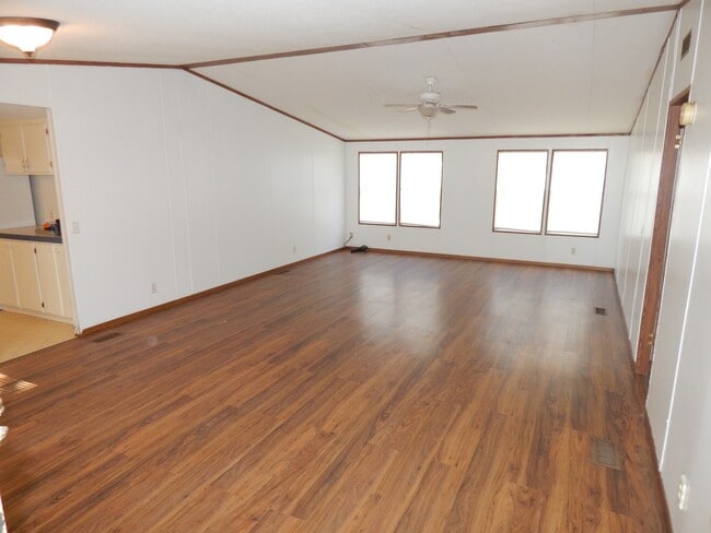 Building Photo - Spacious 3 Bedroom, 2 Bath Double-Wide Mobile Home