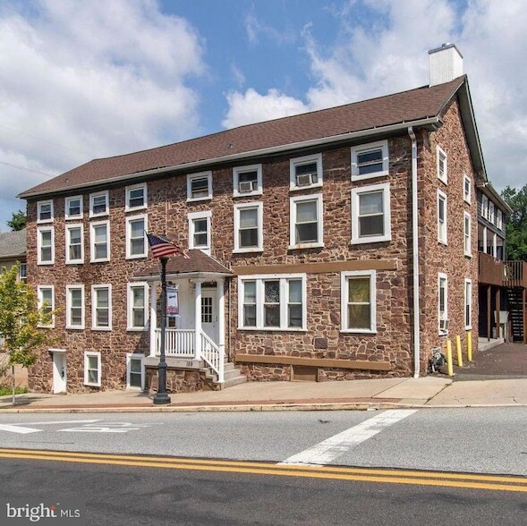 Building Photo - 159 Main St