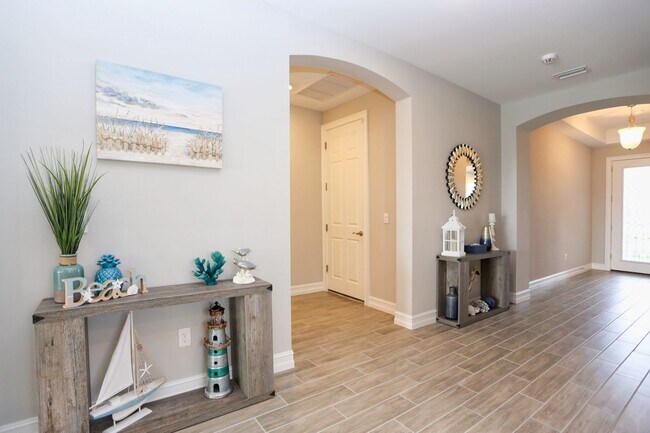 Building Photo - **Brand New, Bright & Beautiful Bonita Spr...