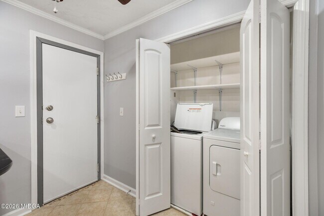 Building Photo - 1496 Wesleyan Dr