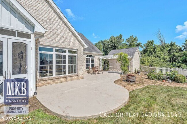 Building Photo - 7621 Nandina Dr