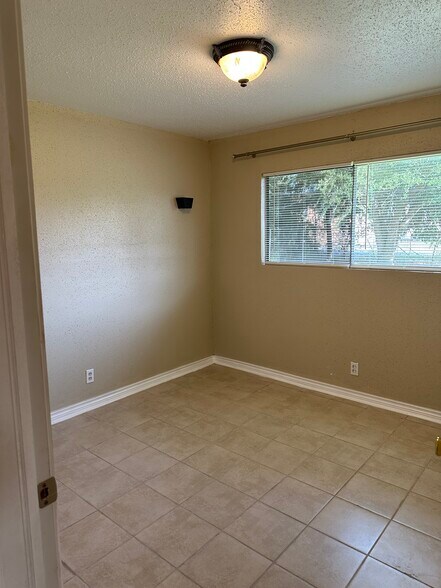 Building Photo - 1253 Palm Dr