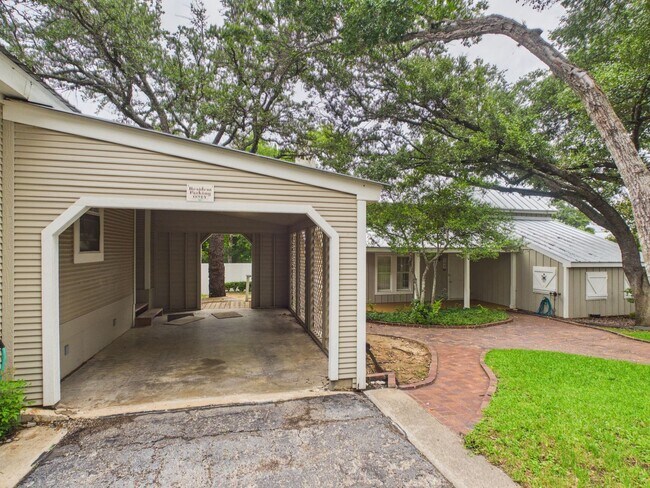 Building Photo - Charming 2BR/2BA with incredible storage in Fredericksburg, TX!