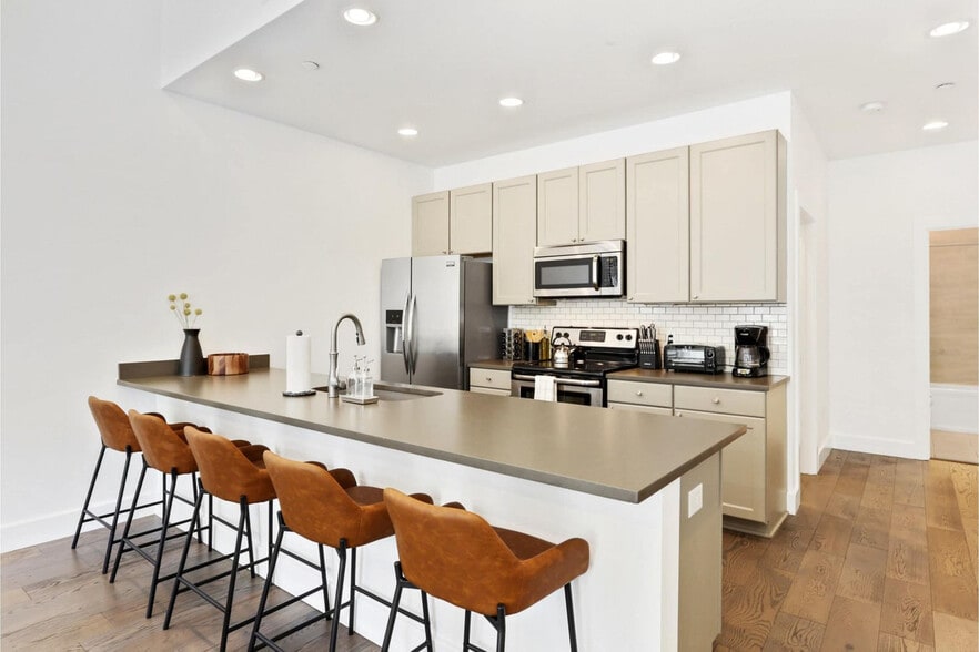 Building Photo - 127 Carondelet St