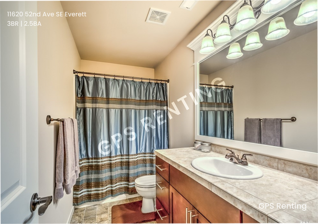 Building Photo - Stylish And Sleek Everett Home On A Quiet ...
