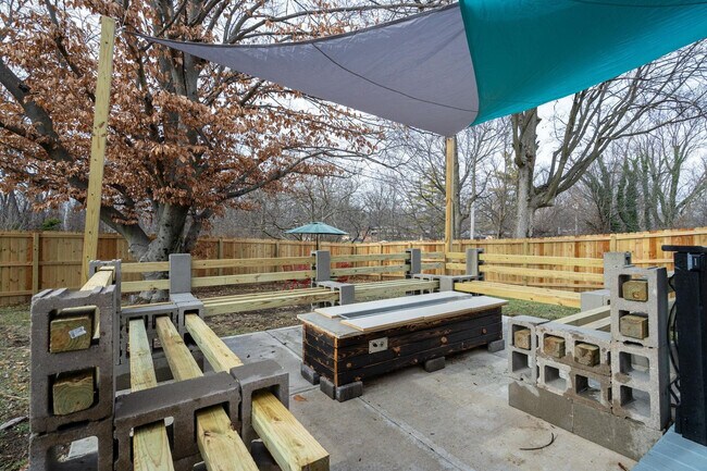 Building Photo - 5850 Devington Cir