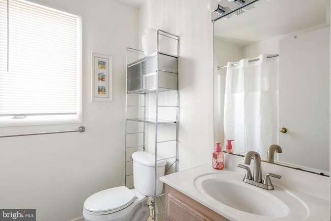 Building Photo - 539 Hudson Ave