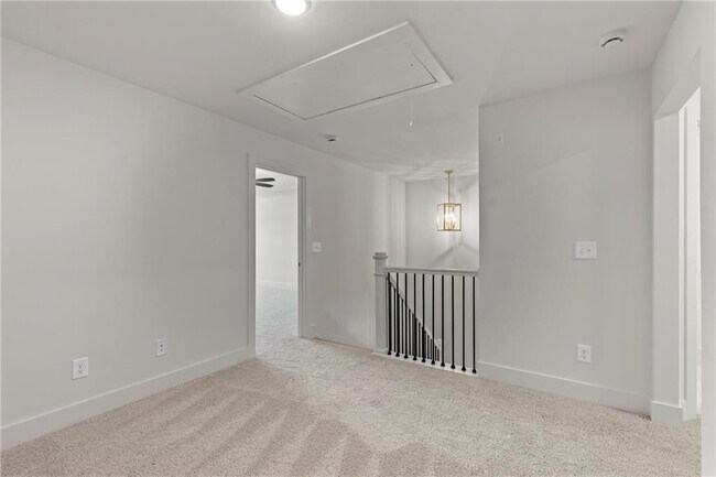 Building Photo - 2527 Riverside Rd