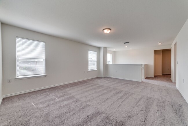 Building Photo - Spacious home in Northeast Crossing in Nor...