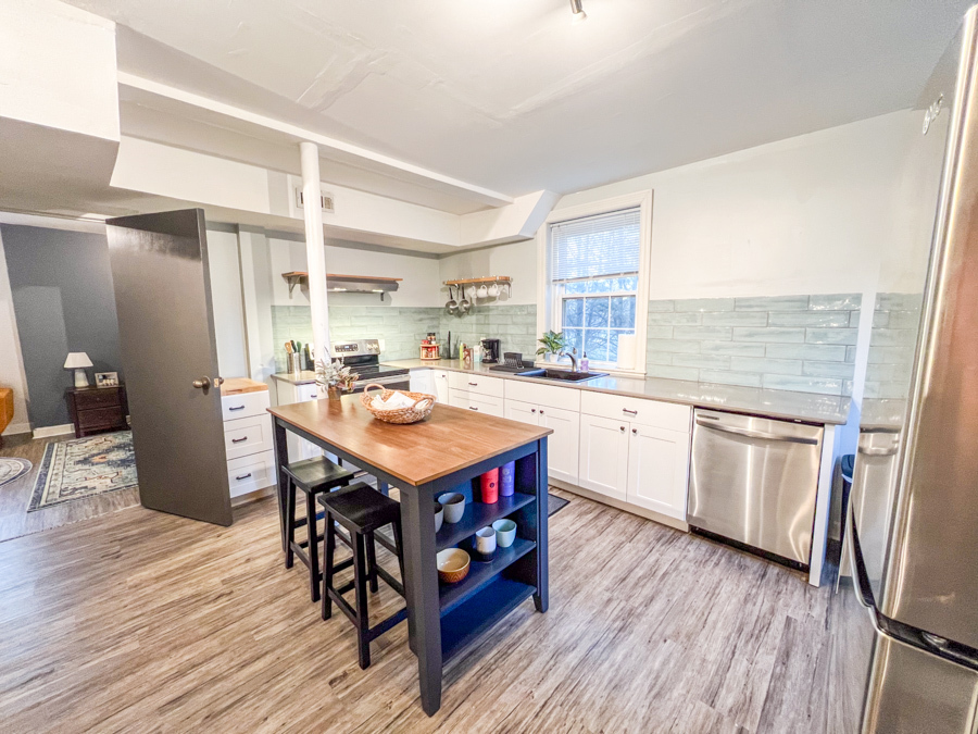 Furnished kitchenette with kitchen basics - 2031 Eversong Ln