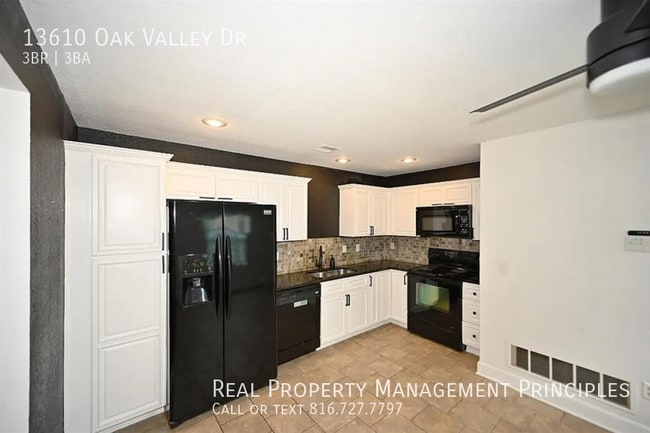 Building Photo - 13610 Oak Valley Dr
