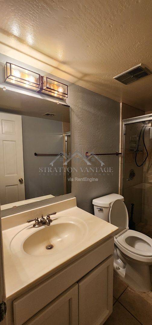 Building Photo - 3031 N Civic Center Plaza