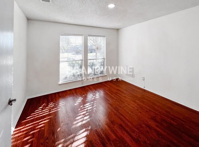 Building Photo - 1343 Prairie Dr