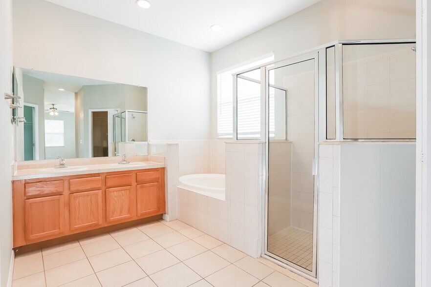 Building Photo - 11719 Summer Springs Dr