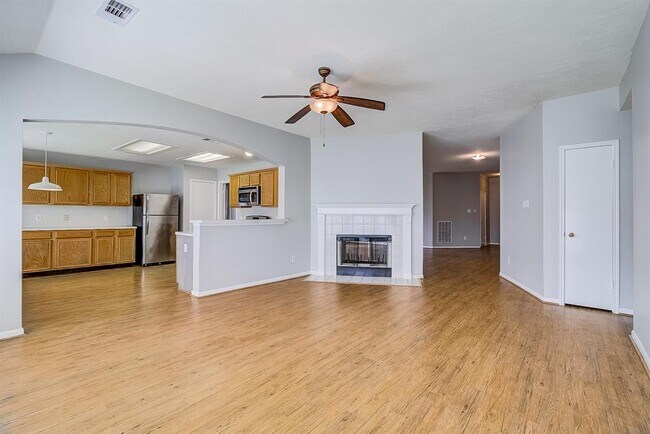 Building Photo - 4826 Linden Pl