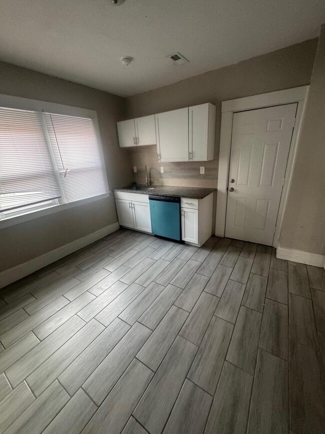 Building Photo - 2925 Calvert Ave