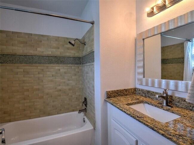 Building Photo - 6605 Clubway Ln