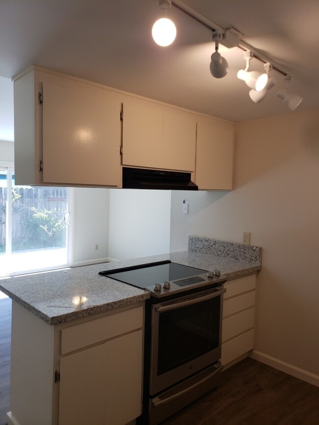 Building Photo - Nice, Cute and Clean!!!