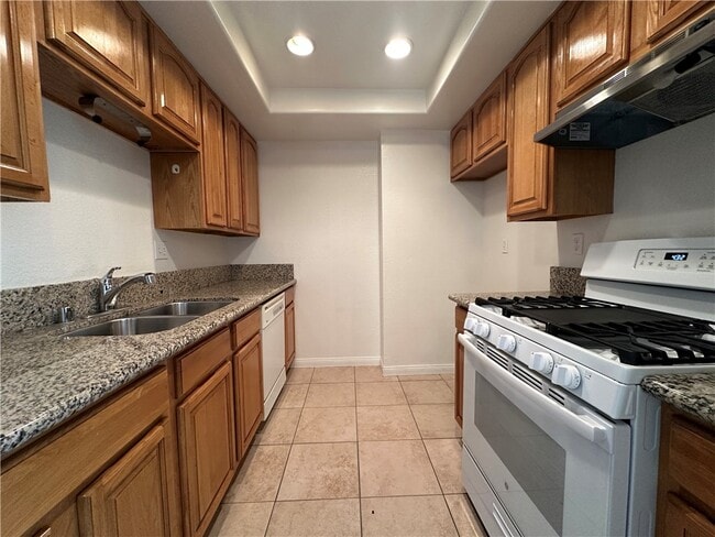 Building Photo - 4631 Oceanside Dr