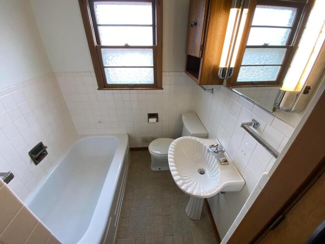 Building Photo - 912 N Kiwanis Ave