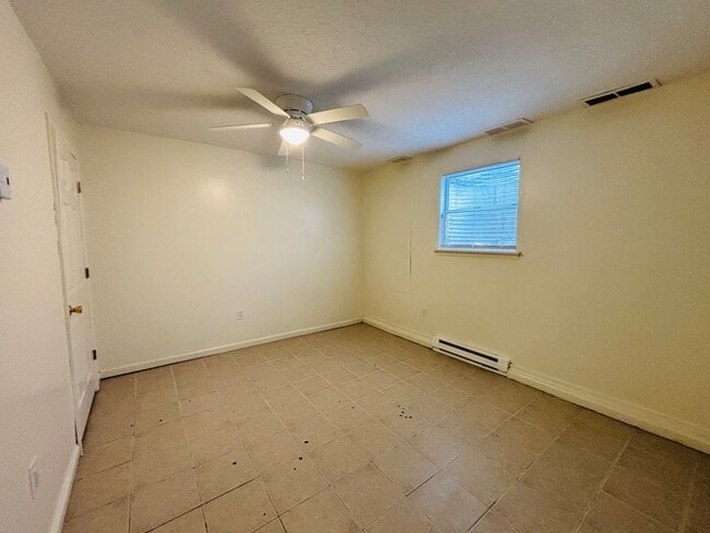 Building Photo - 345 Wakeman Ct NE