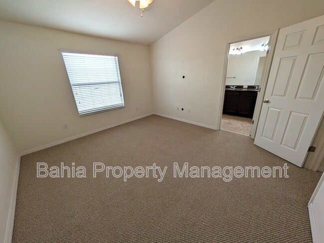 Building Photo - 14161 Stowbridge Ave