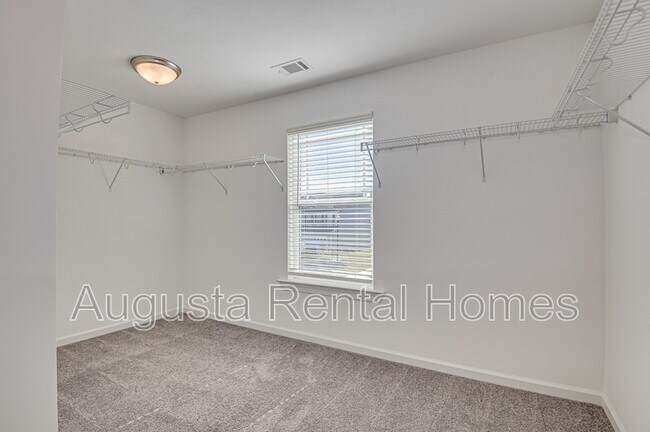 Building Photo - 909 Chesford Dr