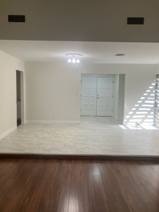 Building Photo - 3200 El Encanto Ct