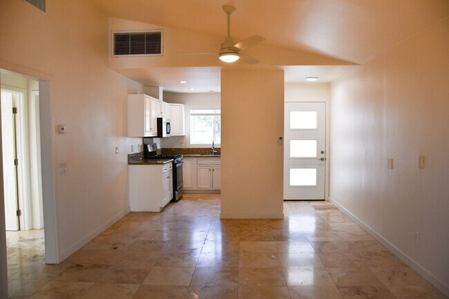 Building Photo - Parker (316)