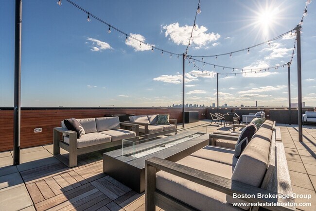 Building Photo - 600 Broadway