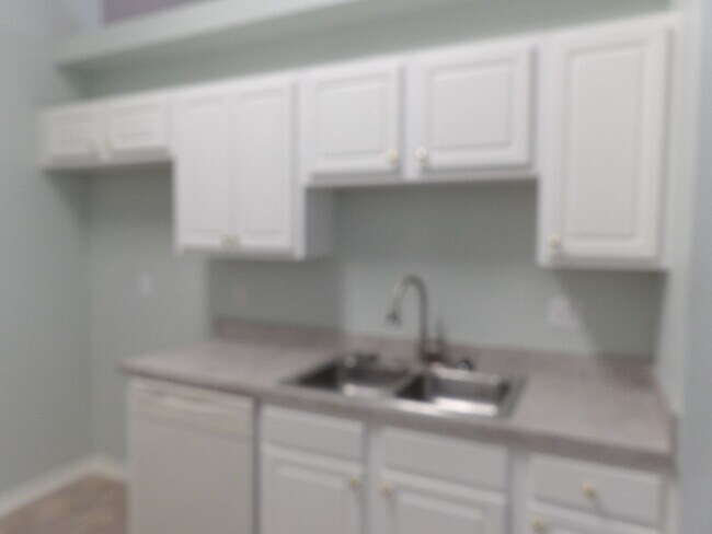 Building Photo - 4 Bedroom 2 Bath 2 Car Garage 2334 Sq Ft C...
